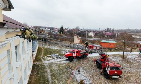В Ожерельевской школе №5 эвакуировали людей и «тушили пожар»