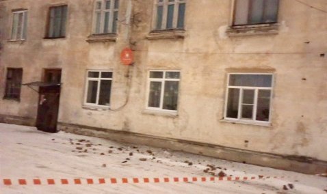 В Кашире из-за обрушившейся крыши дома пришлось эвакуировать жильцов: введен режим ЧС