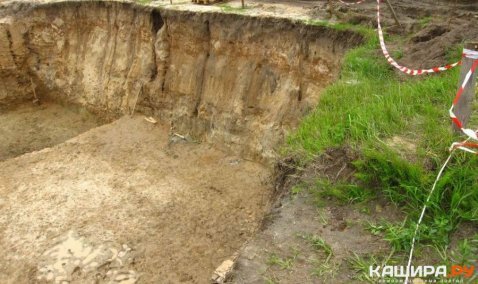 Двоих мужчин засыпало землей в котловане возле Тарасково