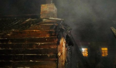 Частная баня горит в деревне Маслово