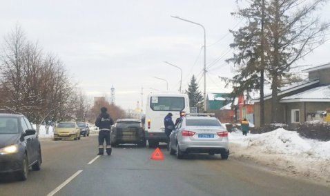 Пассажирская маршрутка попала в ДТП на улице Стрелецкой в Кашире