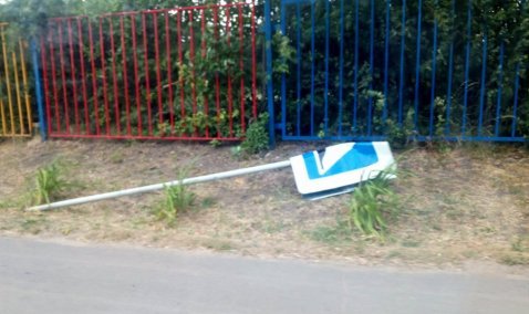 В Кашире продолжают уродовать дорожные знаки