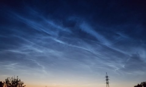 В небе над Каширой можно наблюдать необычное явление – серебристые облака