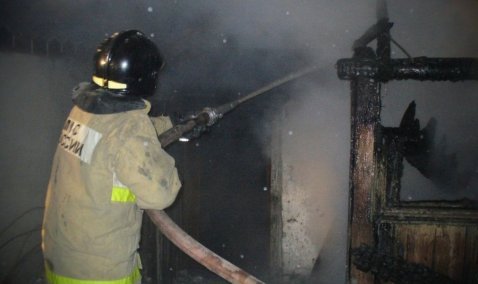 В Ожерелье на улице Вокзальной горела хозяйственная постройка