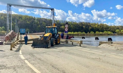 Понтонный мост через Оку в Озерах открыт для движения