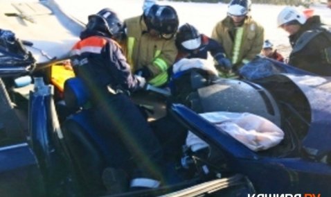 Более 20 человек ликвидировали последствия смертельного ДТП на Озерской дороге – МЧС