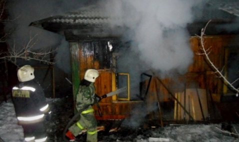 Садовый дом загорелся ночью в деревне Кипелово под Каширой