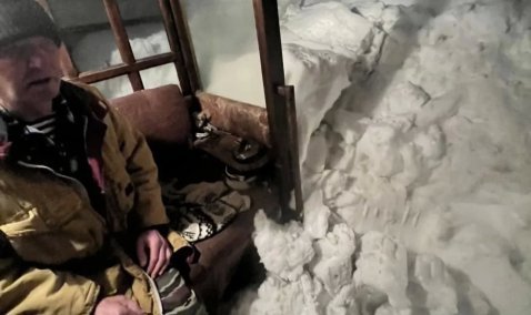 Спасатели в Кашире откопали дом пенсионера, заблокированный снежной «лавиной»