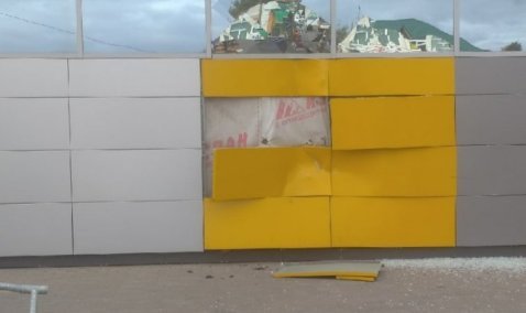 Водитель врезался в стену торгового центра в Кашире-2