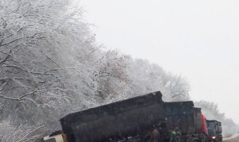 Дождь в мороз: непогода привела к многочисленным ДТП в Кашире