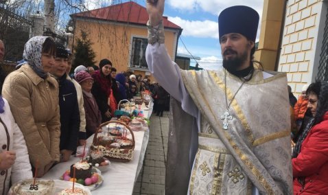 Православные в преддверии Великого праздника освятили пасхальные явства