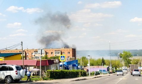 В Кашире-3 сгорел гараж, в промзоне полыхала трава, а в СНТ «Березка» – дачный дом