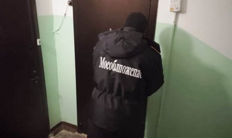 Спасатели в Кашире пришли на помощь запертым в квартирах пенсионеру и ребенку