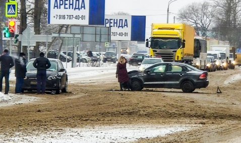 ДТП на Стрелецком перекрестке: столкнулись Ford Focus и Volkswagen Polo
