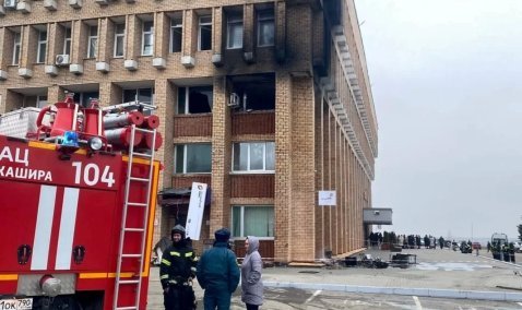 Без пострадавших, но с выгоревшим помещением: в здании администрации Каширы ликвидирован пожар