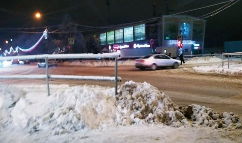 Недопущение выхода пешеходов: дано официальное пояснение причины установки ограждений у Спортклуба «Кашира»