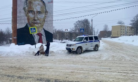 Полицейский в Кашире стал спасателем для пенсионерки с переломом ноги