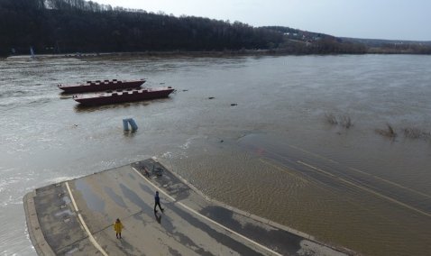Там, на том берегу: как сегодня выглядит переправа на Оке в Озерах