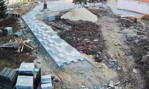 Работы в сквере им. Моргунова возобновят в апреле – подрядчику сделали внушение
