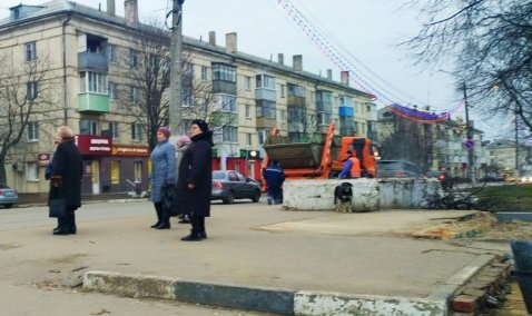 Остановочный павильон и торговые объекты демонтировали у Спортклуба «Кашира»