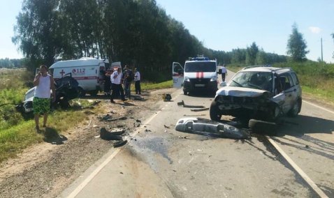 Три автомобиля столкнулись в городском округе Кашира: два человека в больнице
