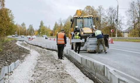В Кашире строят новый тротуар у остановки АЗС «Газпром»