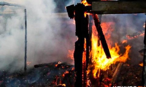 Рано утром горел сарай на ул. Малой Красноармейской в Кашире-1