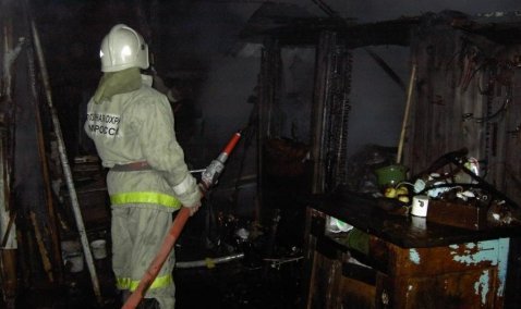 В Колтово горел частный дом, в Кашире-1 минувшей ночью вспыхнул сарай