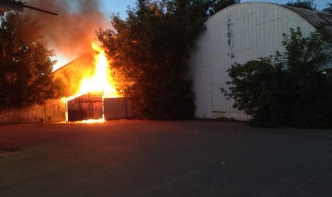 В Кашире-1 между Домом культуры и магазином «Стрелка» произошел пожар