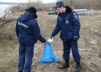 Каширские спасатели приняли участие в акции "Чистый берег"