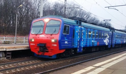 Полицейские выявили подозреваемых в разбойном нападении на мужчину в электричке «Ожерелье – Москва»