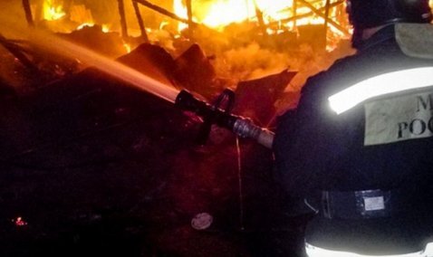 Сарай горел вчера вечером на улице Клубной