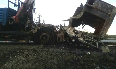 На трассе под Каширой загорелся грузовик – водителю удалось спастись