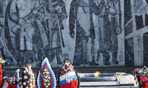 Работы по благоустройству территории мемориала, где ранее обрушилось панно, проведут в Зендиково