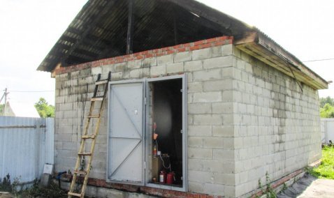 Пожарным удалось спасти от выгорания капитальный гараж в поселке Большое Руново