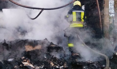 В деревне рядом с Каширой загорелся дом