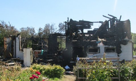 Двухэтажный дом сгорел в результате пожара в деревне Благово