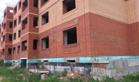 Недостроенный многоквартирный дом в городском округе Кашира могут сдать в эксплуатацию через полтора года