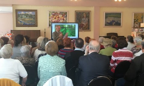 Выставка Майи Бакаевой открылась в центральной библиотеке