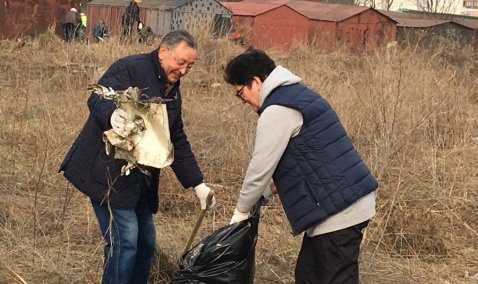 Несколько тысяч жителей и более десятка единиц техники были задействованы в первом в этом году субботнике