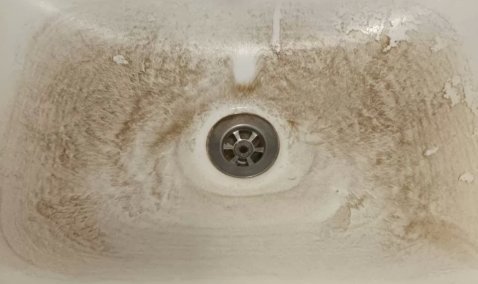 Жители Каширы-2 жалуются на воду цвета болота после включения ГВС
