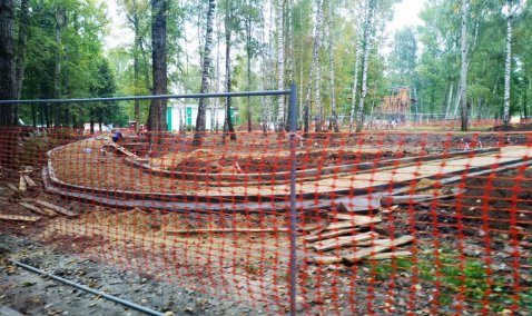 В Каширском парке продолжается строительство автогородка