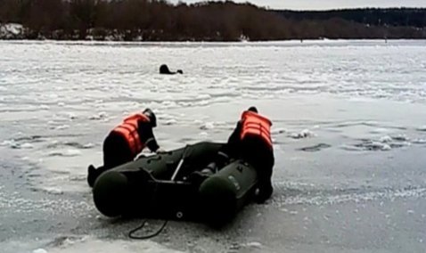 В Кашире на Оке спасли пожилого мужчину, которому стало плохо на льдине