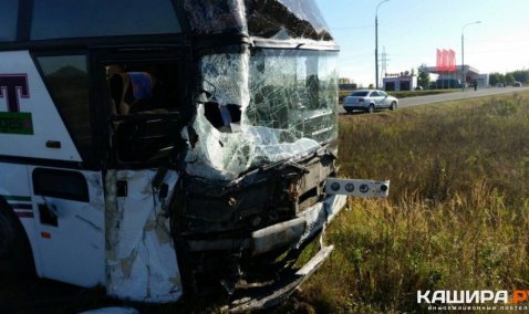 Автобус «Neoplan», столкнувшийся с трактором, выполнял заказной рейс Ступино – Малино – Кашира