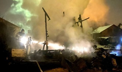 В ночь на воскресенье в СНТ рядом с Каширой сгорел дом