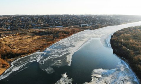 Каширские спасатели сняли со льда на Оке двоих детей
