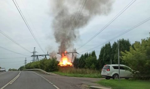 Рядом с дорогой Кашира – Озеры произошел пожар