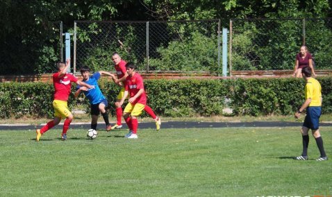 ФК «Кашира» лишил медалей ступинскую команду в заключительном матче чемпионата области по футболу