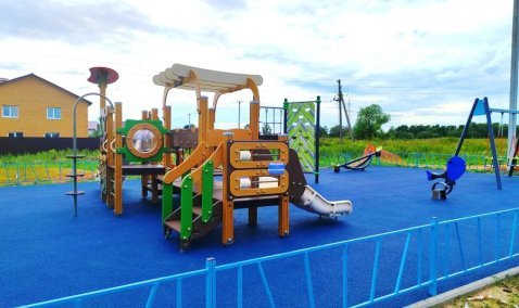 Новые детские площадки построили в Аладьино и Базарово