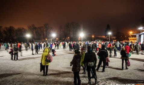 Около тысячи каширян пришли на каток стадиона «Локомотив»